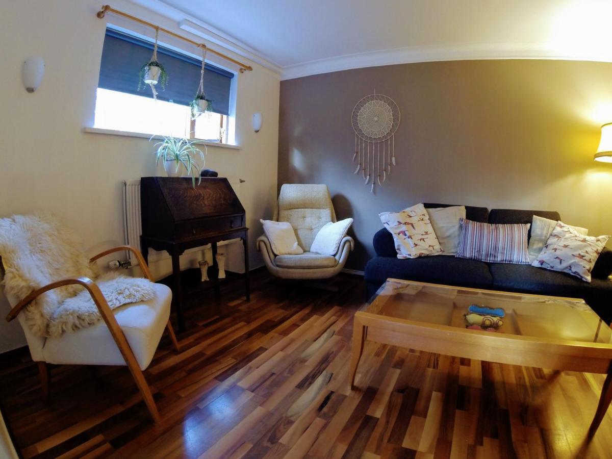 Skjolbraut - Cozy Apartment - Central Location - Free Parking - Close To A Public Swimming Pool And Sky Lagoon Reykjavik Bagian luar foto